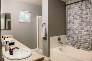 Hair dryer, towels, soap, toilet paper - Spacious 4BDRM with a Stunning Pool+Game Room and Firepit (Bakersfield)