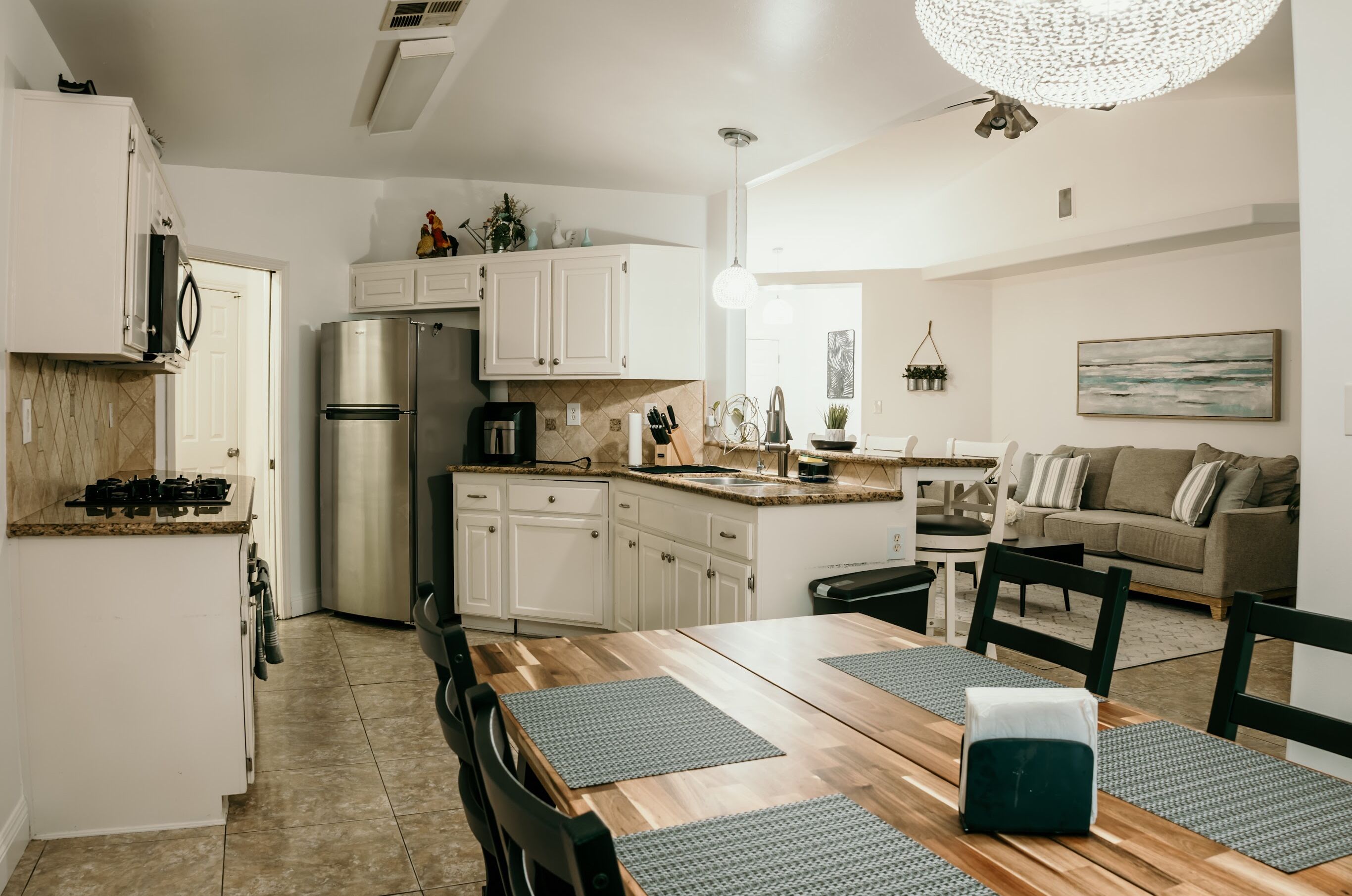 Micro-ondes, four, plaque de cuisson, lave-vaisselle