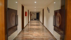 Front of property - Hotel 4 Point (Gandhinagar)