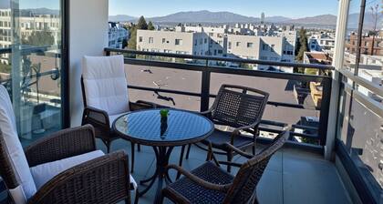 Stylish Los Angeles 4-Bedroom Retreat with Free AC, WiFi & Parking