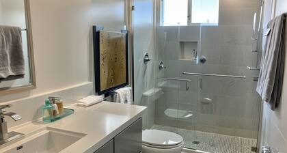 Stylish Los Angeles 4-Bedroom Retreat with Free AC, WiFi & Parking
