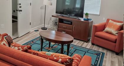 Prime Hollywood 4BR Suite Stay Near Paramount: Free Parking