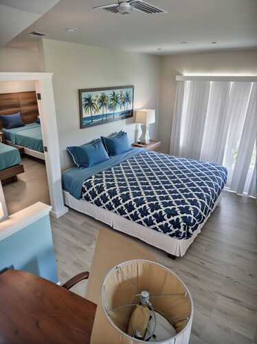 Prime Hollywood 4BR Suite Stay Near Paramount: Free Parking