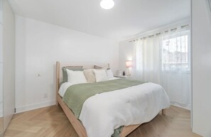 2 slaapkamers, een strijkplank/strijkijzer, wifi, beddengoed