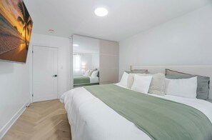 2 slaapkamers, een strijkplank/strijkijzer, wifi, beddengoed