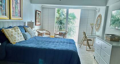 Key Biscayne Condo, 3 minute walk to the beach