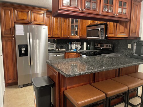 Key Biscayne Condo, 3 minute walk to the beach