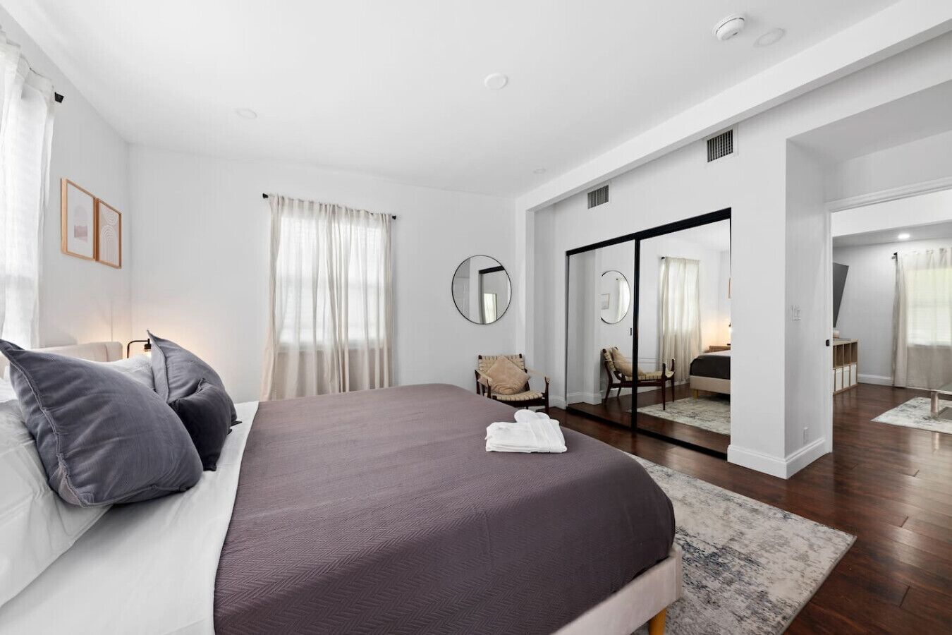 2 bedrooms, desk, iron/ironing board, travel cot