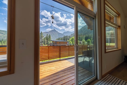 Snow Creek Chalet in Leavenworth, WA: Beautiful mountain views