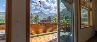 Snow Creek Chalet in Leavenworth, WA: Beautiful mountain views