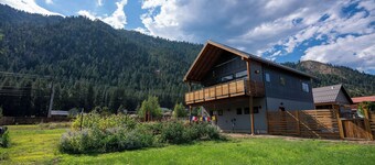 Snow Creek Chalet in Leavenworth, WA: Beautiful mountain views
