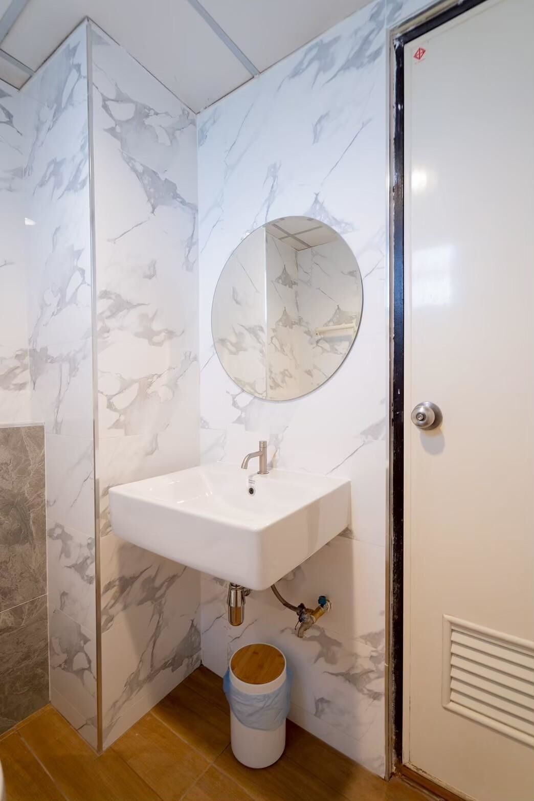 Shower, towels, soap, shampoo