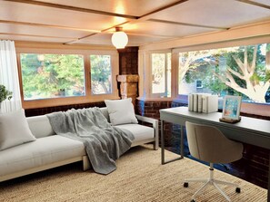 Smart TV, table tennis, books