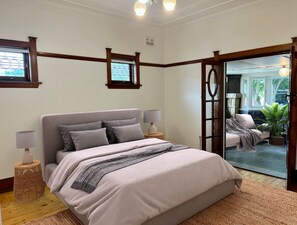 5 bedrooms, iron/ironing board, free WiFi, bed sheets