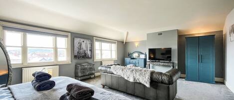 6 bedrooms, free WiFi