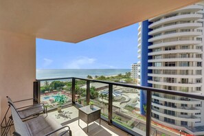 Property grounds - Gorgeous Ocean View 3BD Condo in Beachfront Resort 907 (Miami Beach)