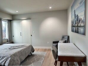 4 bedrooms, iron/ironing board, free WiFi, bed sheets