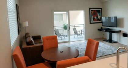 Family-Friendly 4BR Gated Residence in Prime Hollywood with Free Parking