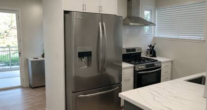 Family-Friendly 4BR Gated Residence in Prime Hollywood with Free Parking