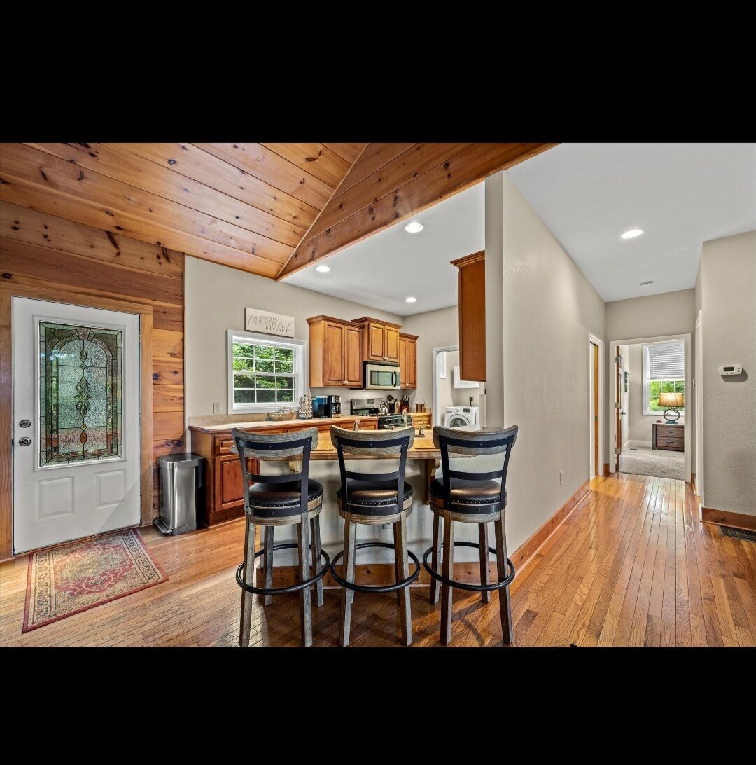 Mikrobølgeovn, ovn, kokeplater og oppvaskmaskin