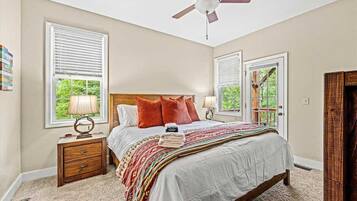 3 bedrooms, desk, iron/ironing board, WiFi