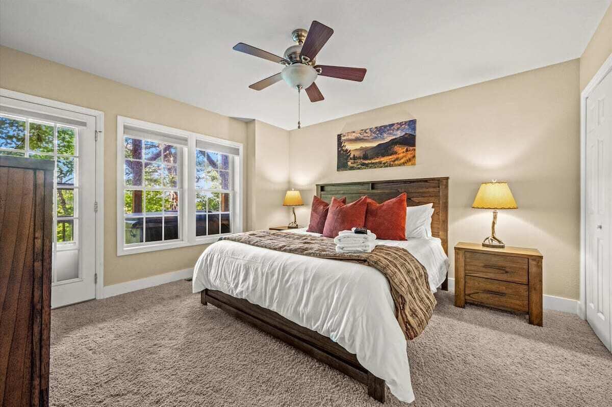 Desk, iron/ironing board, WiFi, bed sheets