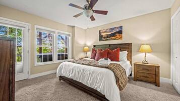 Desk, iron/ironing board, WiFi, bed sheets