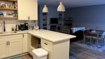 Micro-ondes, four, plaque de cuisson, lave-vaisselle