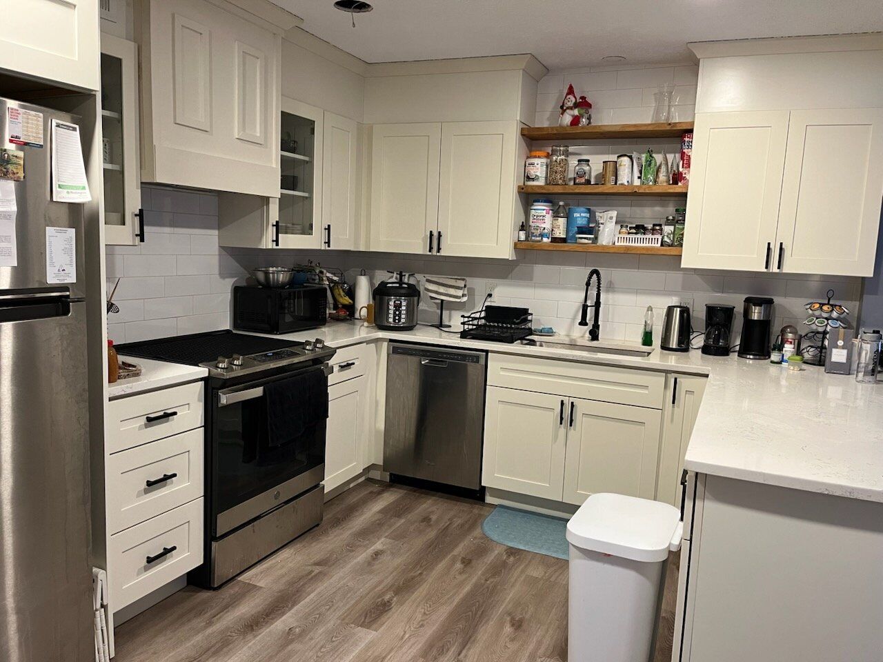 Mikrowelle, Ofen, Herdplatte, Geschirrspüler