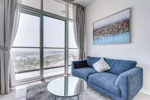 Apartment, Balcony, Golf View | Living area