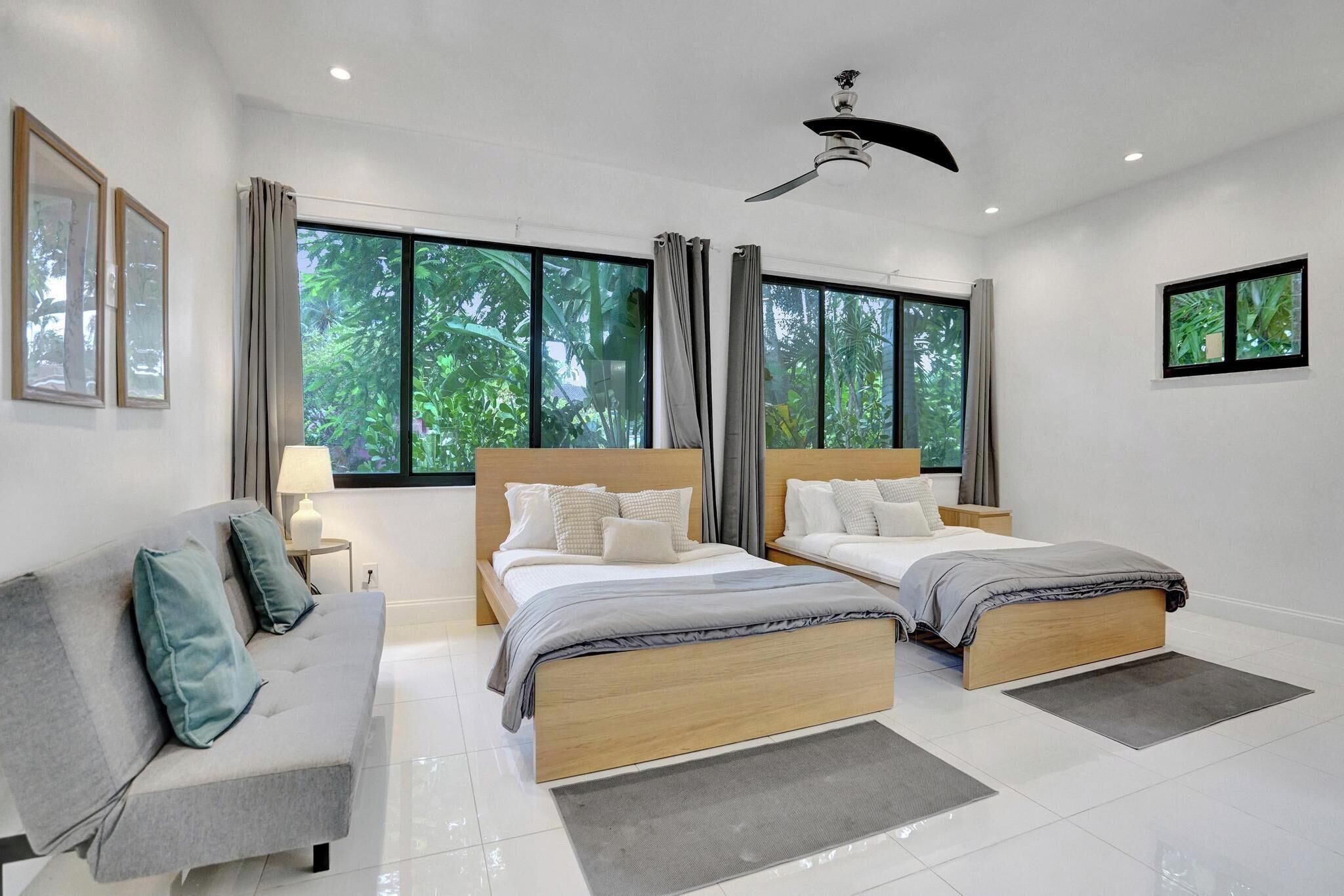 3 bedrooms, desk, iron/ironing board, travel crib