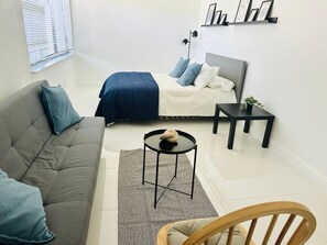 5 bedrooms, desk, iron/ironing board, travel cot