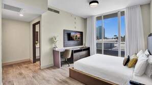 Unclassified image, 4 of 36, button - New Luxury Beachfront Condo with Rooftop Pool (Hollywood)