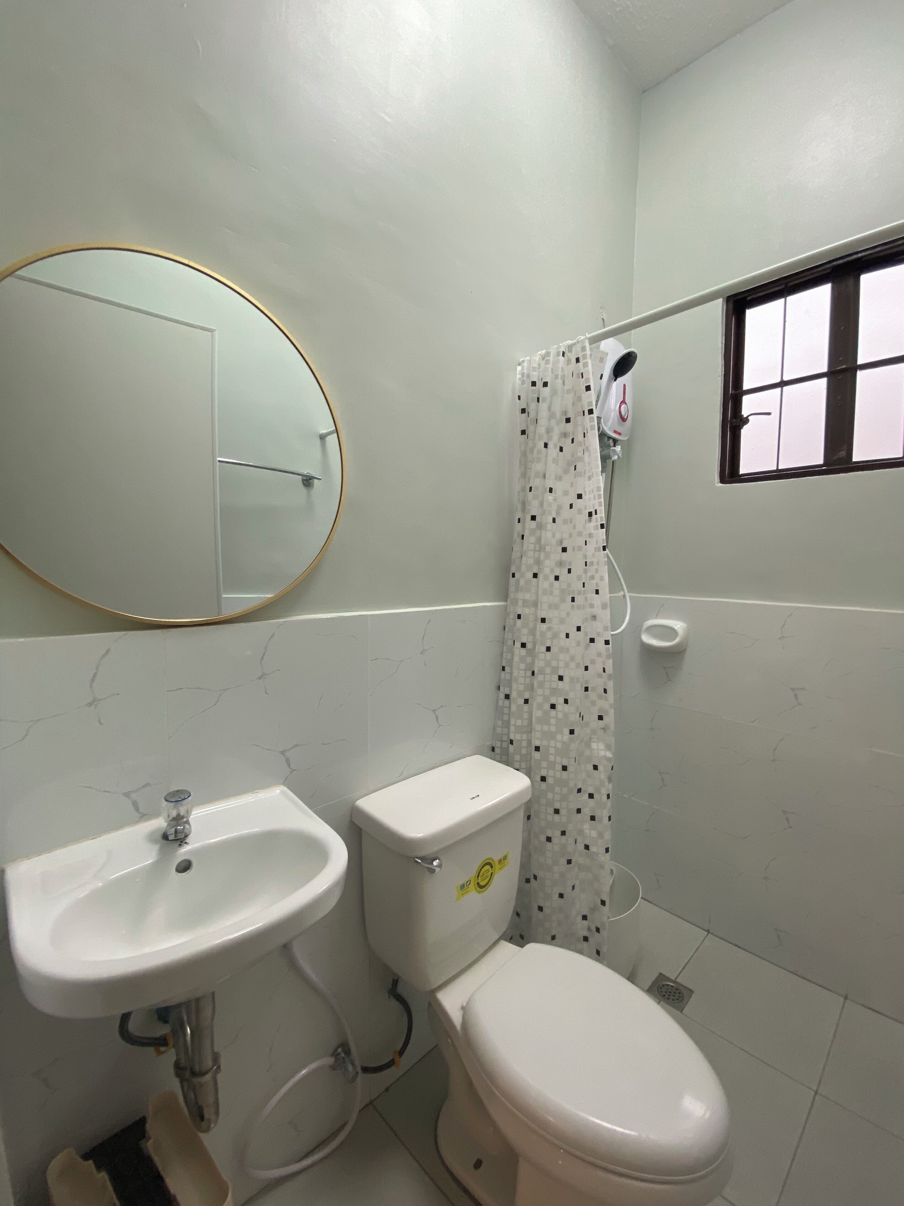Bidet, towels, soap, shampoo
