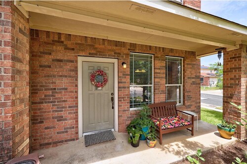 Family-Friendly 4BR House with Backyard Oasis & Multi-Month Discounts