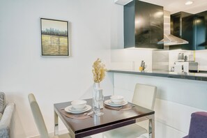 Premium Apartment, City View | In-room dining