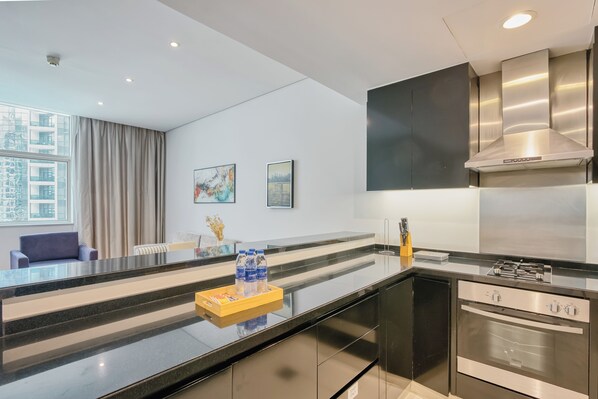 Premium Apartment, City View | Private kitchen
