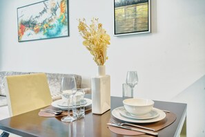 Premium Apartment, City View | In-room dining