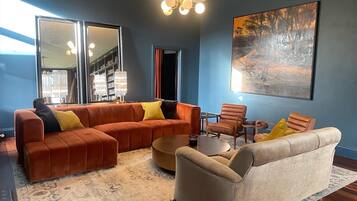 Télévision, cheminée