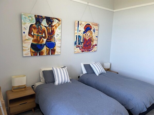 4 slaapkamers, een strijkplank/strijkijzer, internet, beddengoed