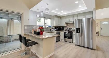 Charming 3-bedroom house in delightful San Jose with AC/ WIFI/ LAUNDRY/PARKING