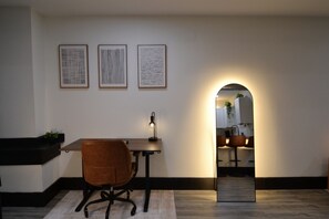 Interior - Cozy Bluff St Escape - Downtown (Dubuque)