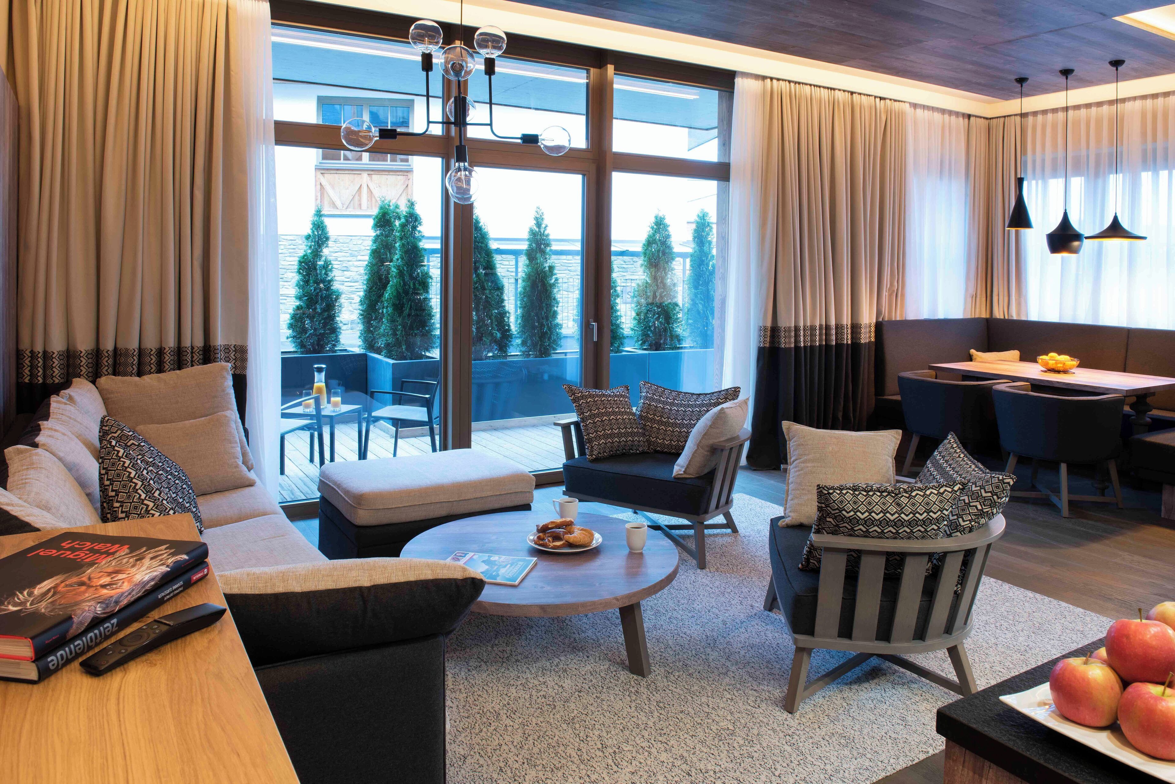 Classic Apartment, 2 Bedrooms | Living area