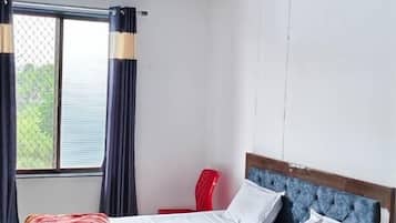 Escritorio, camas extra, wifi gratis y ropa de cama
