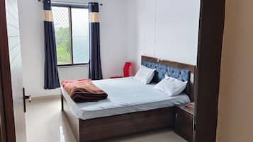 Desk, rollaway beds, free WiFi, bed sheets