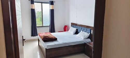 Kanak Hotel & Restaurant