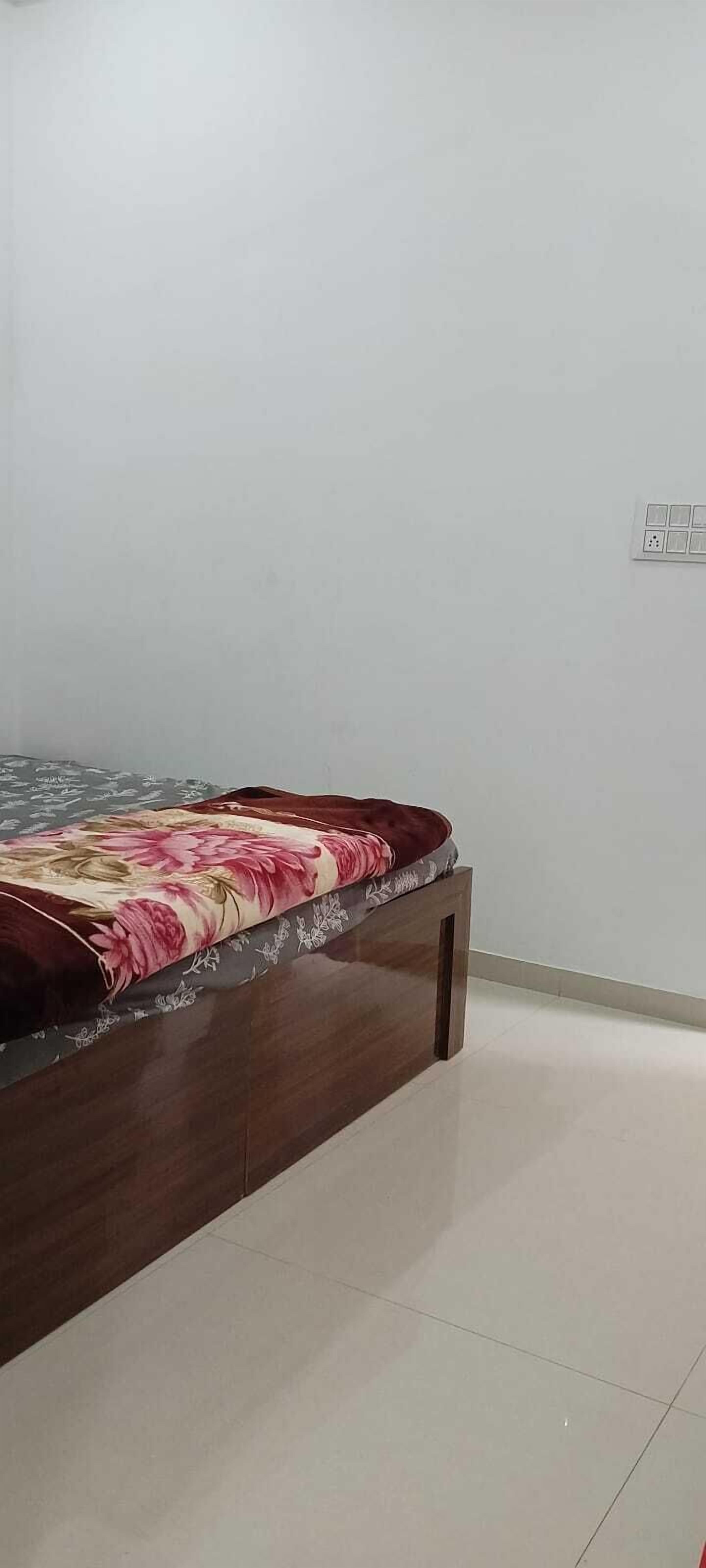 Desk, rollaway beds, free WiFi, bed sheets