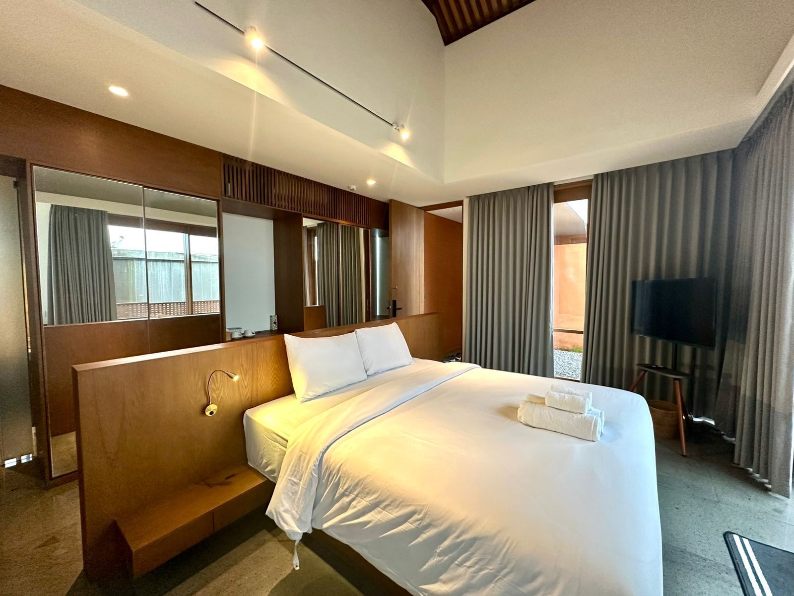 Standard Single Room, Balcony | Free WiFi