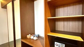 Quarto solteiro standard, sacada | Guarda-roupa