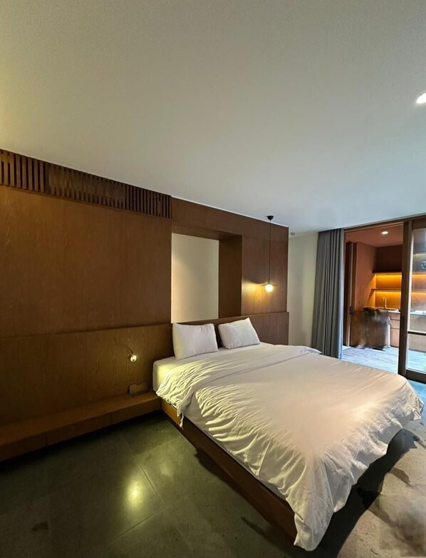 Deluxe Room, Non Smoking, Balcony | Free WiFi